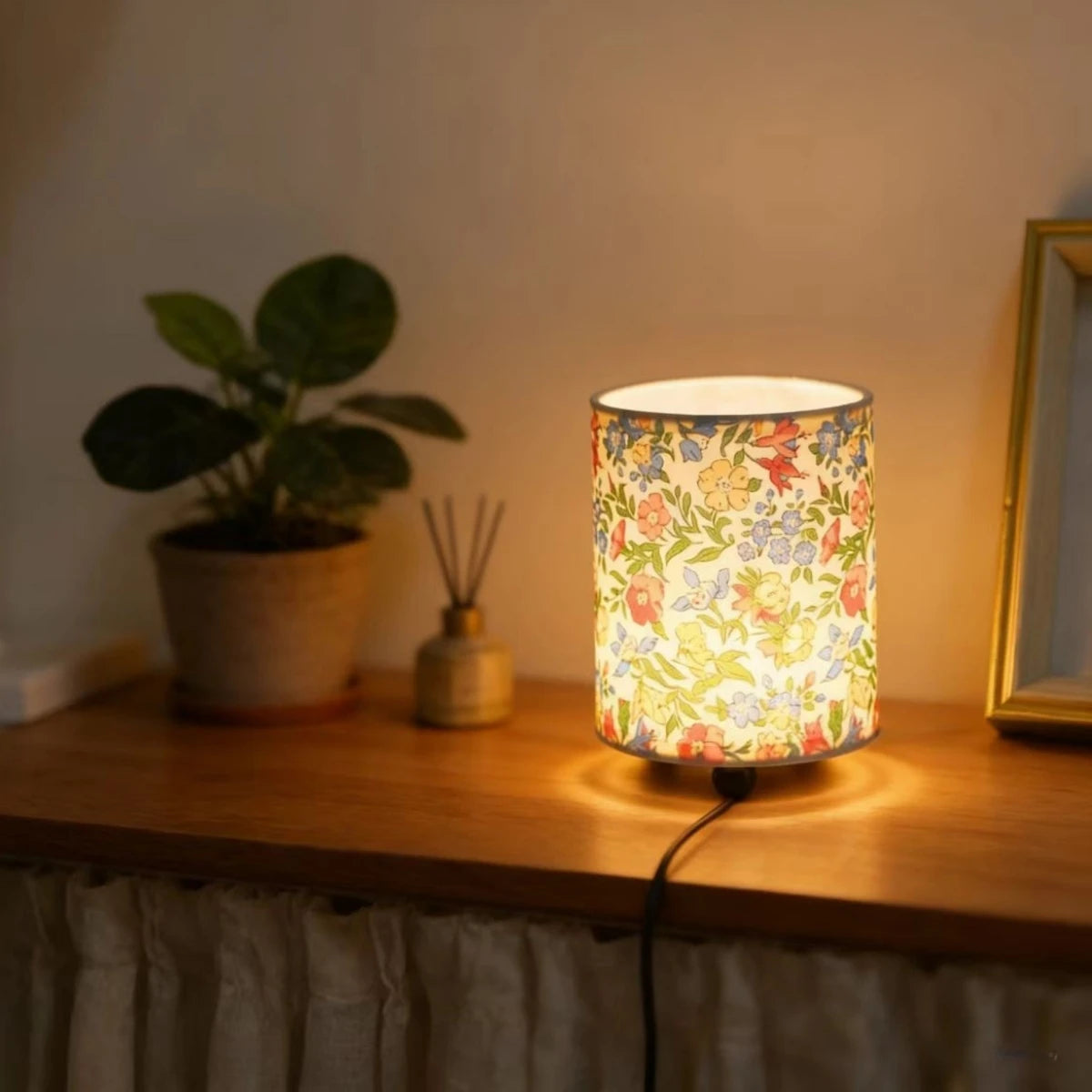 Vintage Tischlampe im Landhausstil, Metall, Beige
