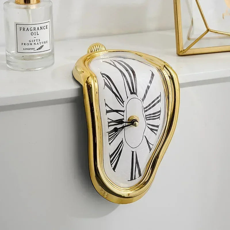 Surreale Schmelzende Wanduhr, Salvador-Dali-Stil